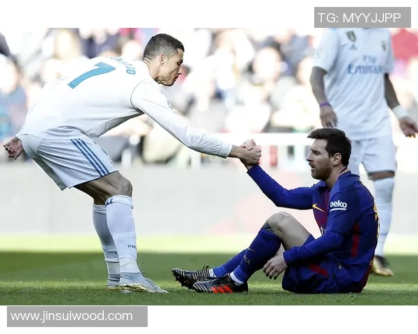 足球明星住所揭秘：从梅西到C罗，豪宅背后的生活故事