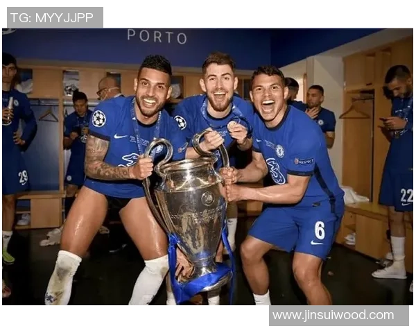 足球球星弟媳走红幕后揭秘 她如何从默默无闻到成为公众焦点